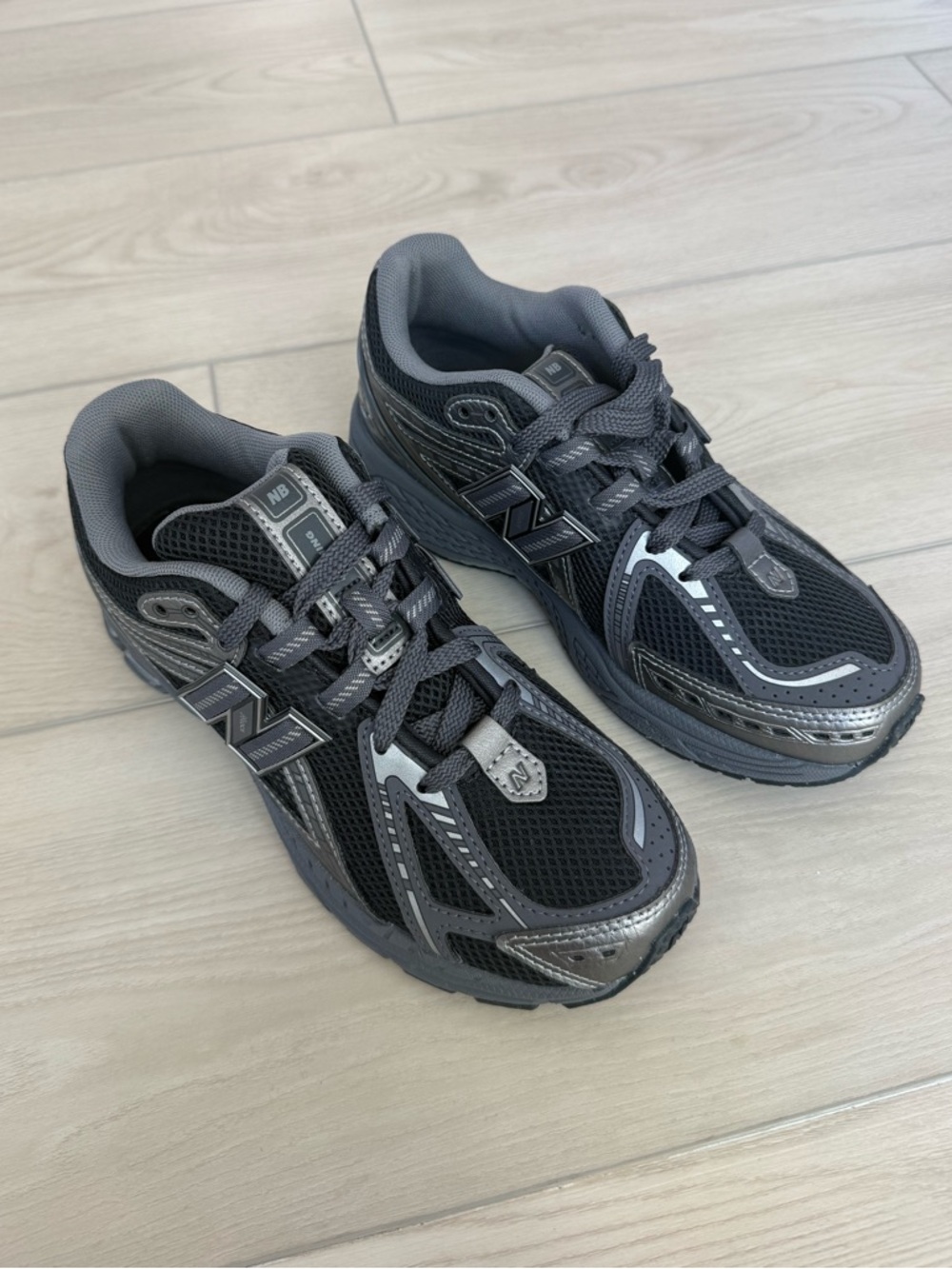 New Balance 1906R Shoes - Picture 7 of 7